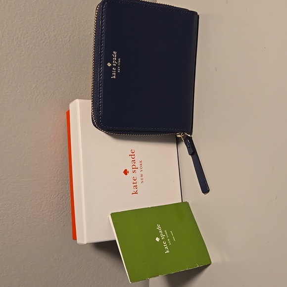 Kate Spade Dark Blue Zip Wallet - Picture 1 of 8